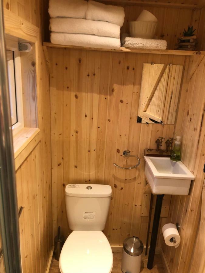 Clydesdale Shepherds Hut Hotel Belfast Buitenkant foto
