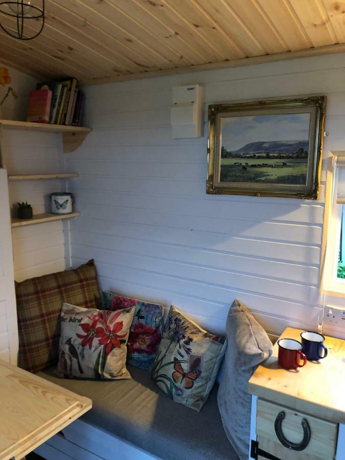 Clydesdale Shepherds Hut Hotel Belfast Buitenkant foto