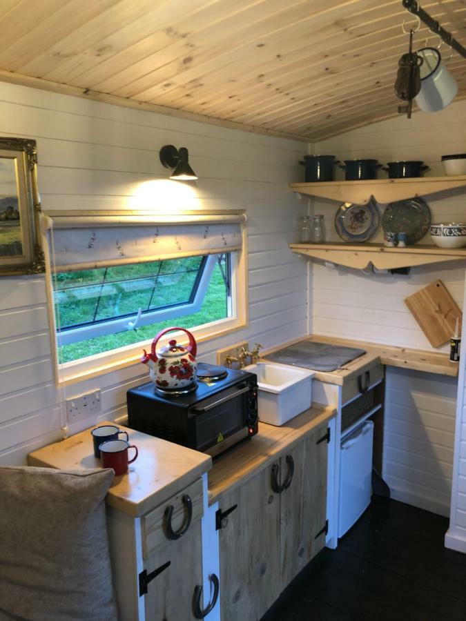 Clydesdale Shepherds Hut Hotel Belfast Buitenkant foto
